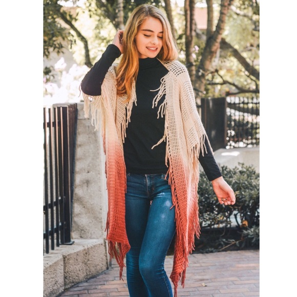 Womens Ombré Ruana Berry Crochet Wrap Shawl NWT - Picture 3 of 4